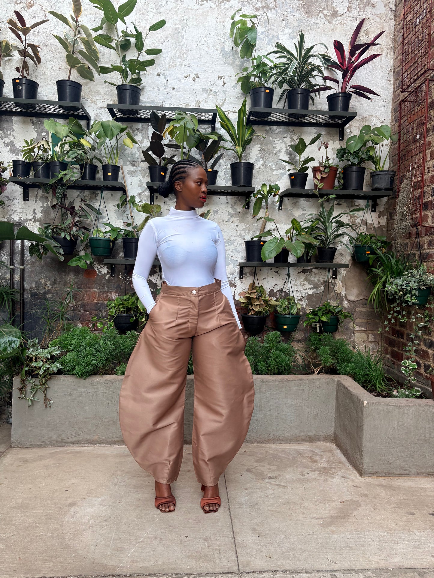 BAIGE BARREL PANTS
